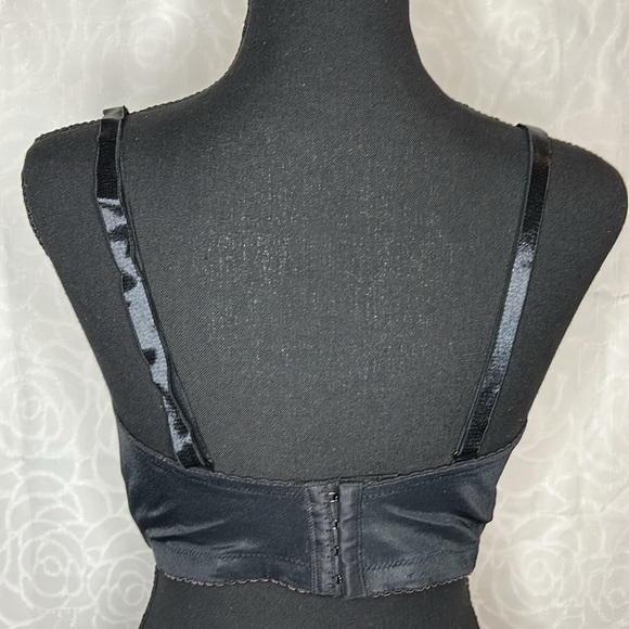 LILYETTE black satin and lace floral bra with underwire. Size 38 D. - Picture 5 of 8